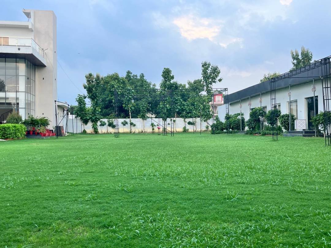 adhuvan Lawn - Wedding Venue | Best Banquet hall | Party Place & Hotel Rooms ||