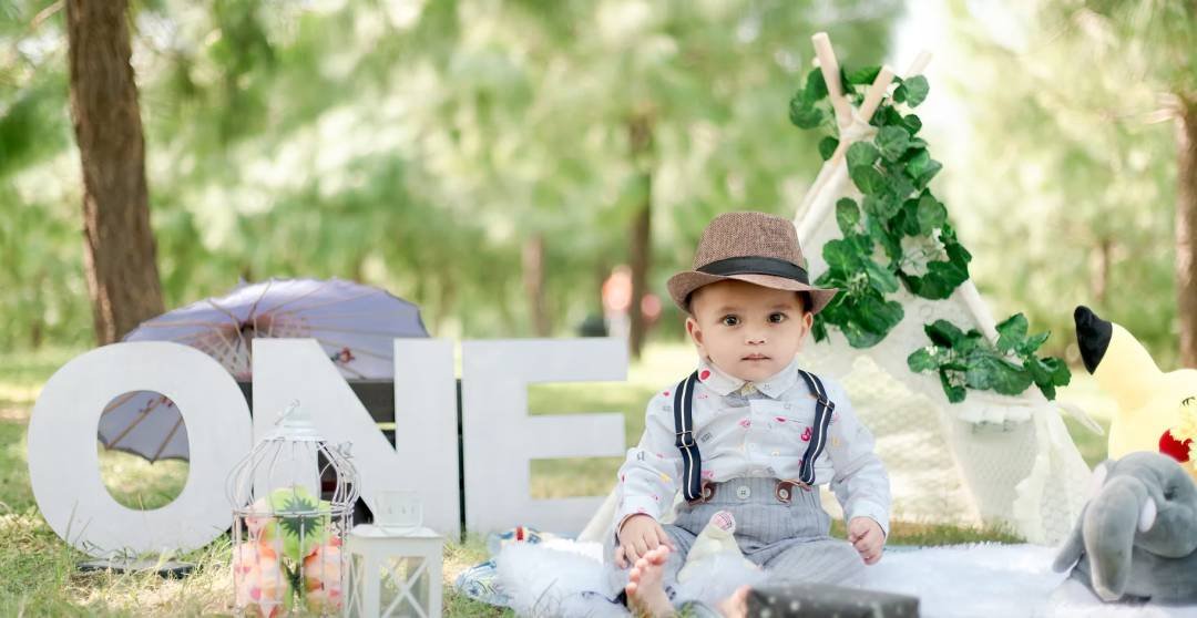 Mecheye Studios - Newborn Photographer