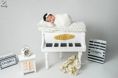 Mecheye Studios - Newborn Photographer
